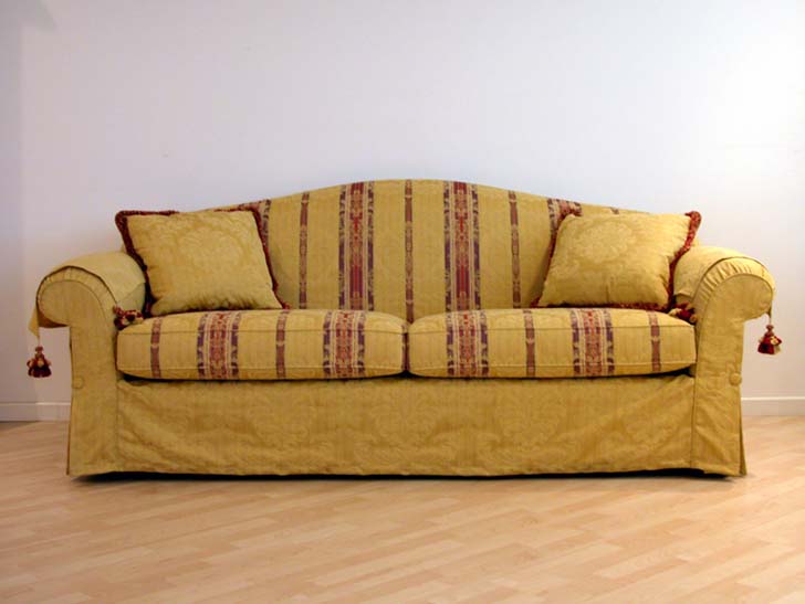 produzione divano a Milano divano classico raffaello