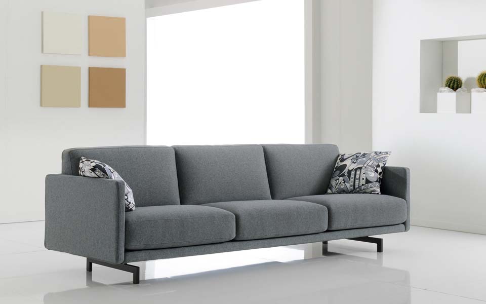 produzione divani in Brianza petit divano moderno